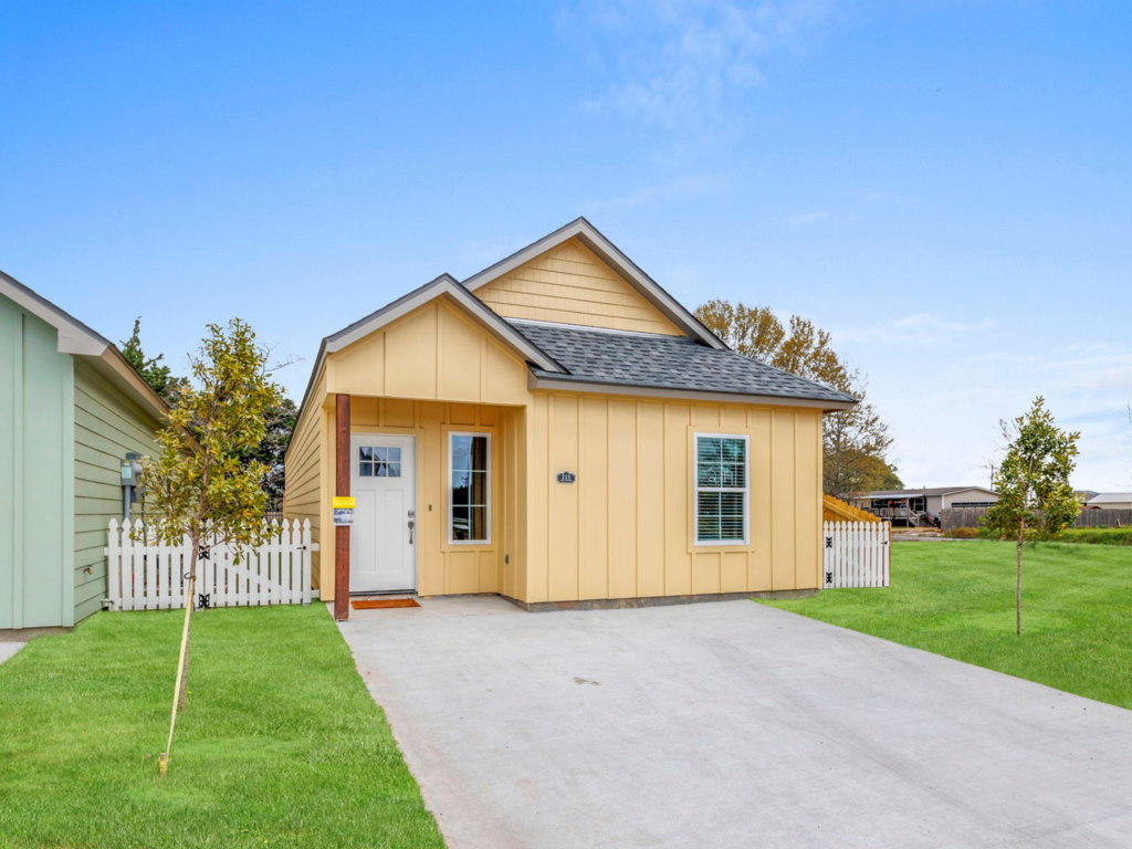 the-crest-homes-duson-la-building-photo-1